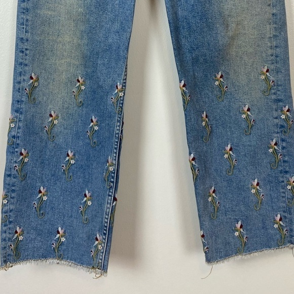 Anthropologie x Pilcro Flower Embroidered Raw Hem Jeans - Picture 4 of 11